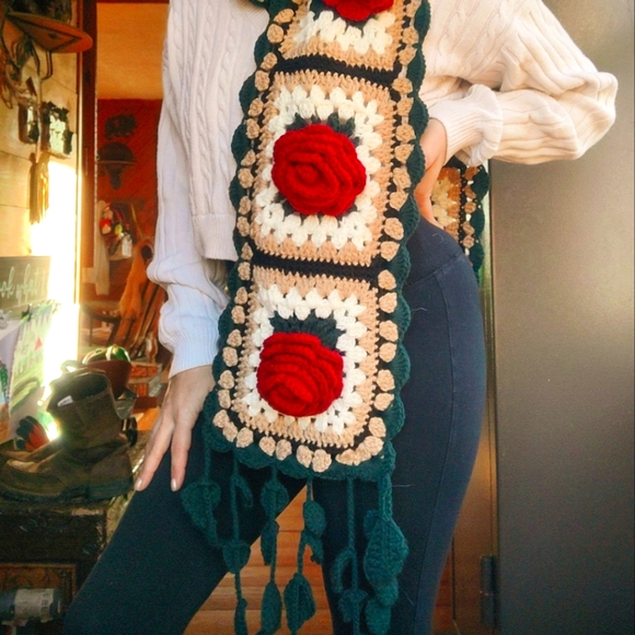 Handmade crochet scarf - Picture 1 of 3